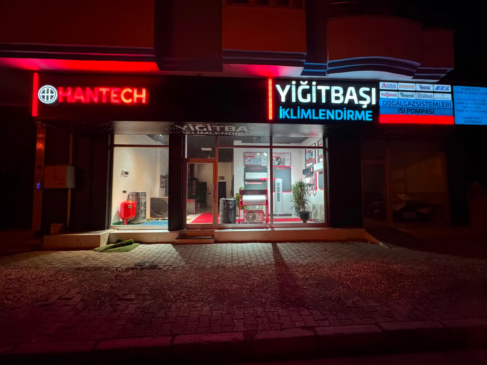 Yiğitbaşı İklimlendirme Hantech Yetkili Bayii ve Servisi ışıklı gece tabelası